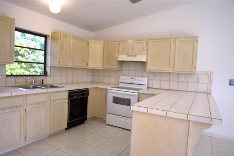 Купить виллу или дом в Хомстед, Флорида 2 спальни, 82.59м2, № 2037889 - фото 4