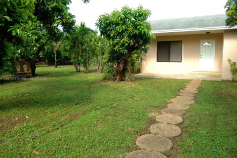 Купить виллу или дом в Хомстед, Флорида 2 спальни, 82.59м2, № 2037889 - фото 13