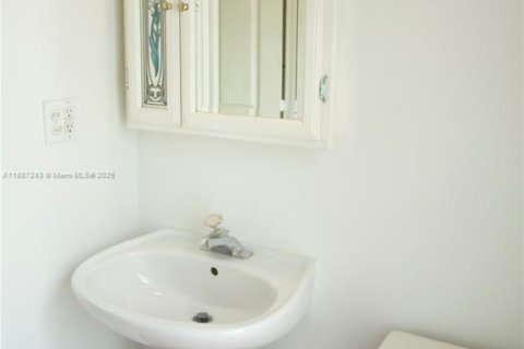 Купить виллу или дом в Хомстед, Флорида 2 спальни, 82.59м2, № 2037889 - фото 9