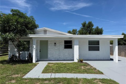 House in New Port Richey, Florida 3 bedrooms, 109.62 sq.m. № 2339135
