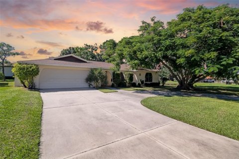 Villa ou maison à vendre à Sarasota, Floride: 3 chambres, 180.6 m2 № 2428906 - photo 2