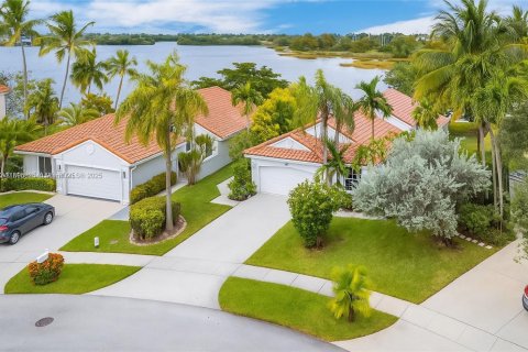 House in Pembroke Pines, Florida 3 bedrooms, 169.45 sq.m. № 2031754 - photo 26