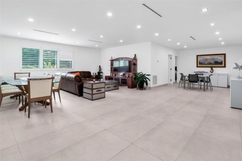 Casa en venta en Miami Shores, Florida, 4 dormitorios, 238.85 m2 № 1954527 - foto 7