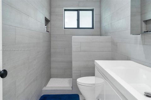 Casa en venta en Miami Shores, Florida, 4 dormitorios, 238.85 m2 № 1954527 - foto 28