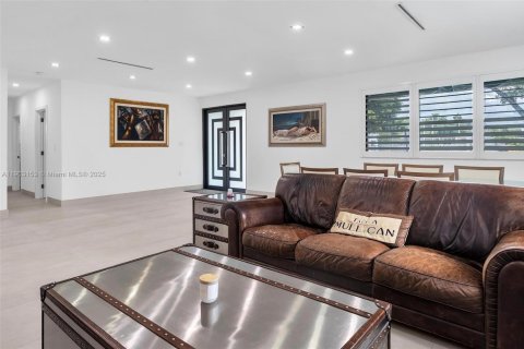 Casa en venta en Miami Shores, Florida, 4 dormitorios, 238.85 m2 № 1954527 - foto 6