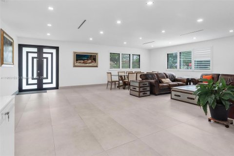 Casa en venta en Miami Shores, Florida, 4 dormitorios, 238.85 m2 № 1954527 - foto 8