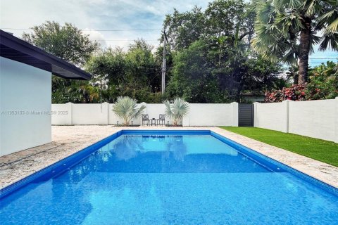 Casa en venta en Miami Shores, Florida, 4 dormitorios, 238.85 m2 № 1954527 - foto 12