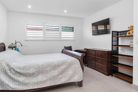 Casa en venta en Miami Shores, Florida, 4 dormitorios, 238.85 m2 № 1954527 - foto 30