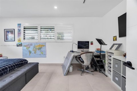 Casa en venta en Miami Shores, Florida, 4 dormitorios, 238.85 m2 № 1954527 - foto 25