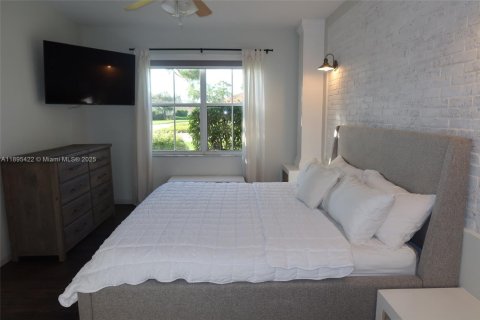 Adosado en alquiler en West Palm Beach, Florida, 3 dormitorios, 171.13 m2 № 2088539 - foto 9
