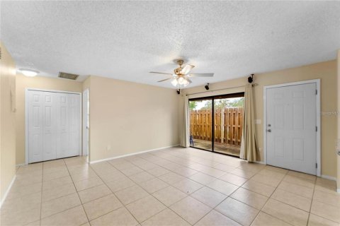 Touwnhouse à louer à Winter Springs, Floride: 3 chambres, 100.15 m2 № 2400460 - photo 13