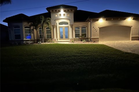 House in Port Charlotte, Florida 4 bedrooms, 237.55 sq.m. № 1572065 - photo 6