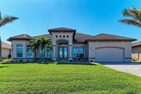 House in Port Charlotte, Florida 4 bedrooms, 237.55 sq.m. № 1572065 - photo 2
