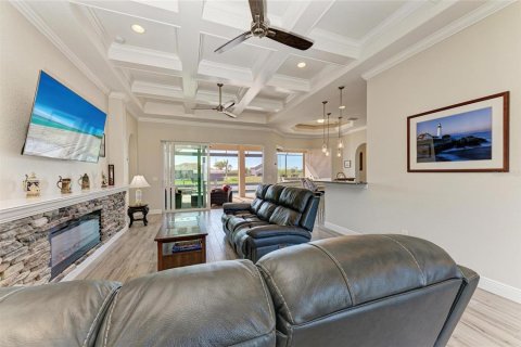 House in Port Charlotte, Florida 4 bedrooms, 237.55 sq.m. № 1572065 - photo 15