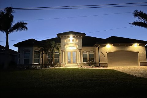 House in Port Charlotte, Florida 4 bedrooms, 237.55 sq.m. № 1572065 - photo 5