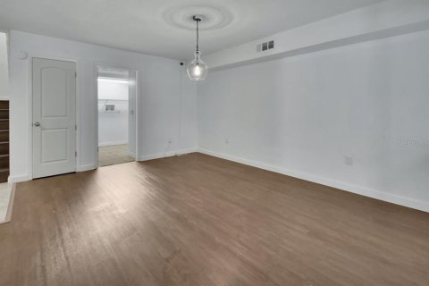 Townhouse in Sanford, Florida 2 bedrooms, 146.79 sq.m. № 1843488 - photo 11