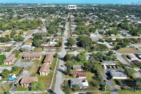 Propiedad comercial en venta en Miami, Florida № 2031501 - foto 11