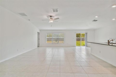 Villa ou maison à louer à Wesley Chapel, Floride: 4 chambres, 179.86 m2 № 2147906 - photo 11