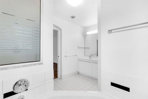 Купить таунхаус в Холливуд, Флорида 3 спальни, 162.39м2, № 2010255 - фото 24