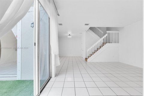 Купить таунхаус в Холливуд, Флорида 3 спальни, 162.39м2, № 2010255 - фото 28