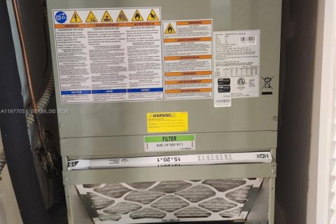 Condo in Miami, Florida, 1 bedroom  № 2041560 - photo 12