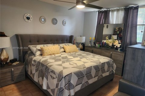 Condo in Miami, Florida, 1 bedroom  № 2041560 - photo 4