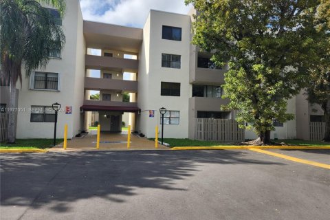 Condo in Miami, Florida, 1 bedroom  № 2041560 - photo 15