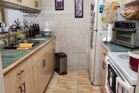 Condo in Miami, Florida, 1 bedroom  № 2041560 - photo 6