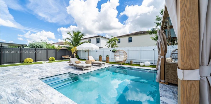 Casa en Miami, Florida 4 dormitorios, 237.83 m2 № 1987621