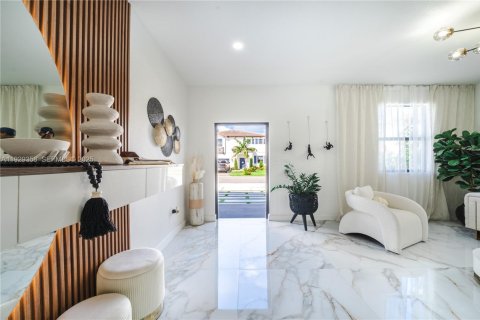 Casa en venta en Miami, Florida, 4 dormitorios, 237.83 m2 № 1987621 - foto 7