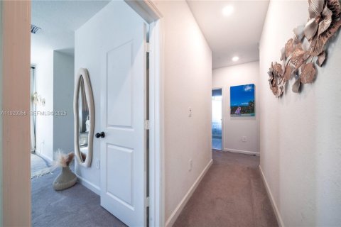 Casa en venta en Miami, Florida, 4 dormitorios, 237.83 m2 № 1987621 - foto 11