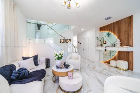 Casa en venta en Miami, Florida, 4 dormitorios, 237.83 m2 № 1987621 - foto 28