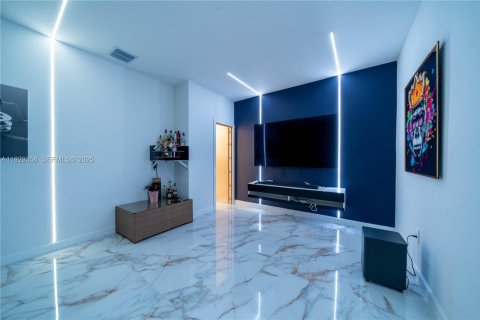 Casa en venta en Miami, Florida, 4 dormitorios, 237.83 m2 № 1987621 - foto 26
