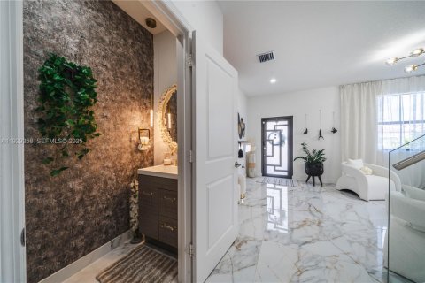 Casa en venta en Miami, Florida, 4 dormitorios, 237.83 m2 № 1987621 - foto 23