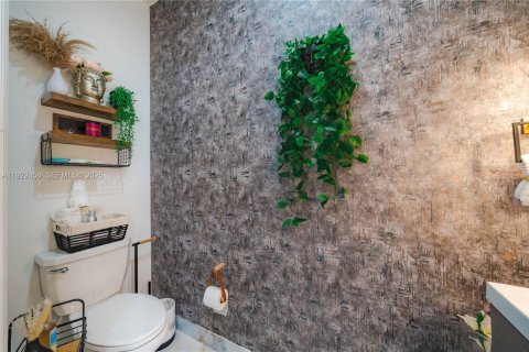 Casa en venta en Miami, Florida, 4 dormitorios, 237.83 m2 № 1987621 - foto 22