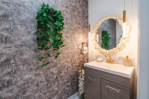 Casa en venta en Miami, Florida, 4 dormitorios, 237.83 m2 № 1987621 - foto 21