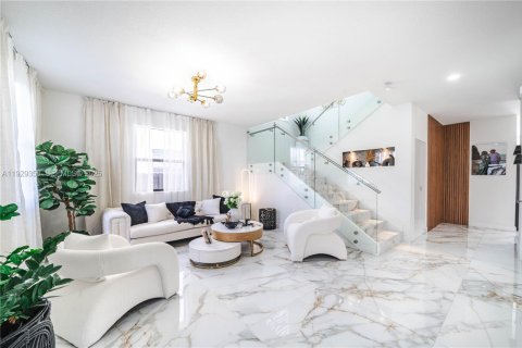 Casa en venta en Miami, Florida, 4 dormitorios, 237.83 m2 № 1987621 - foto 27