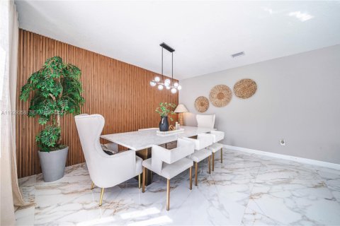 Casa en venta en Miami, Florida, 4 dormitorios, 237.83 m2 № 1987621 - foto 20