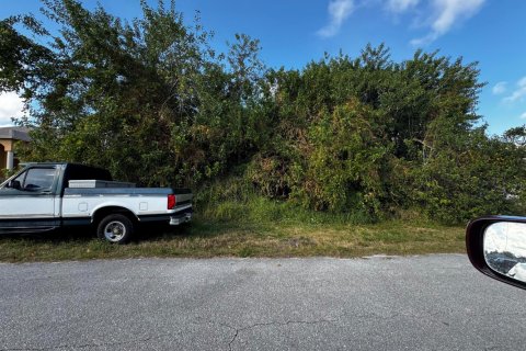 Commercial property in Port St. Lucie, Florida № 2392146