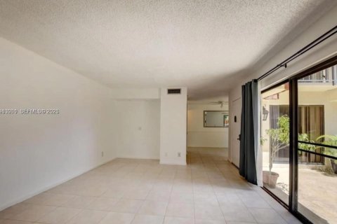 Townhouse in Delray Beach, Florida 2 bedrooms, 114.27 sq.m. № 2181219 - photo 11