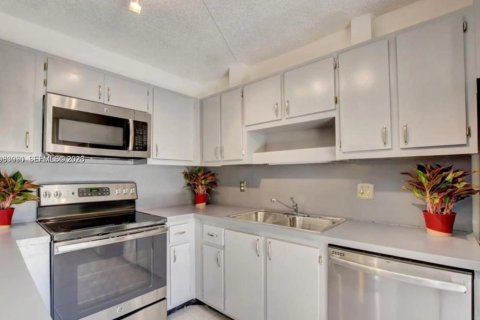 Townhouse in Delray Beach, Florida 2 bedrooms, 114.27 sq.m. № 2181219 - photo 7