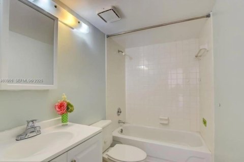 Townhouse in Delray Beach, Florida 2 bedrooms, 114.27 sq.m. № 2181219 - photo 2