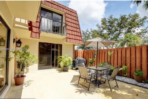 Townhouse in Delray Beach, Florida 2 bedrooms, 114.27 sq.m. № 2181219