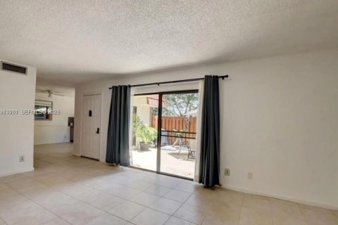 Townhouse in Delray Beach, Florida 2 bedrooms, 114.27 sq.m. № 2181219 - photo 12