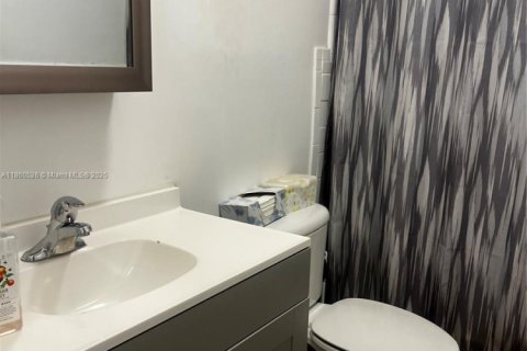 House in Fort Lauderdale, Florida 2 bedrooms, 85.93 sq.m. № 1889700 - photo 8