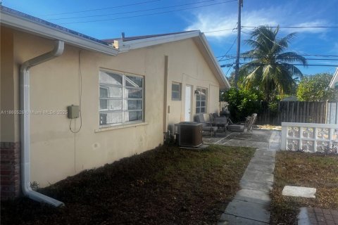 House in Fort Lauderdale, Florida 2 bedrooms, 85.93 sq.m. № 1889700 - photo 3