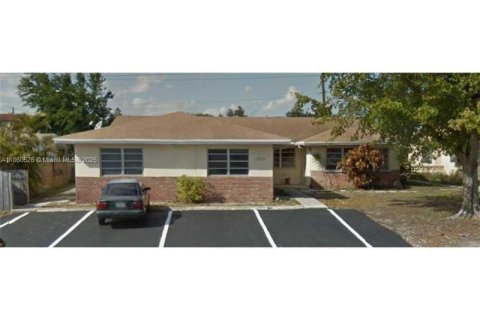 House in Fort Lauderdale, Florida 2 bedrooms, 85.93 sq.m. № 1889700 - photo 2