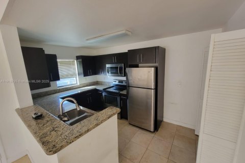 Купить кондоминиум в Санрайз, Флорида 1 спальня, 55.28м2, № 2038939 - фото 4