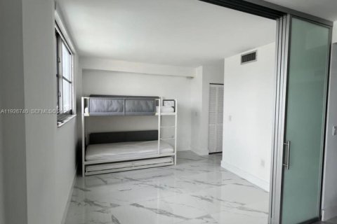 Copropriété à louer à Surfside, Floride: 2 chambres, 95.13 m2 № 1986621 - photo 16