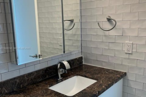 Copropriété à louer à Surfside, Floride: 2 chambres, 95.13 m2 № 1986621 - photo 17